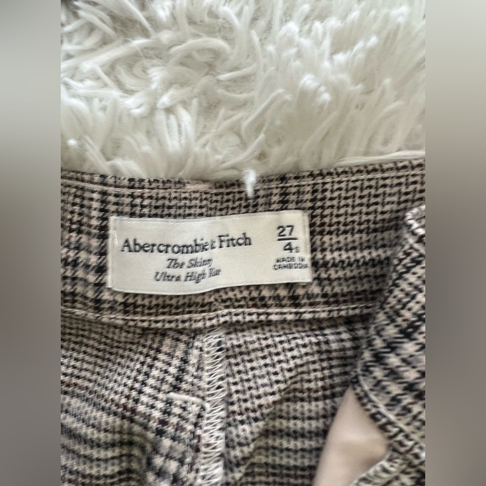 Abercrombie split hem plaid trousers. 27 short - Picture 2 of 4